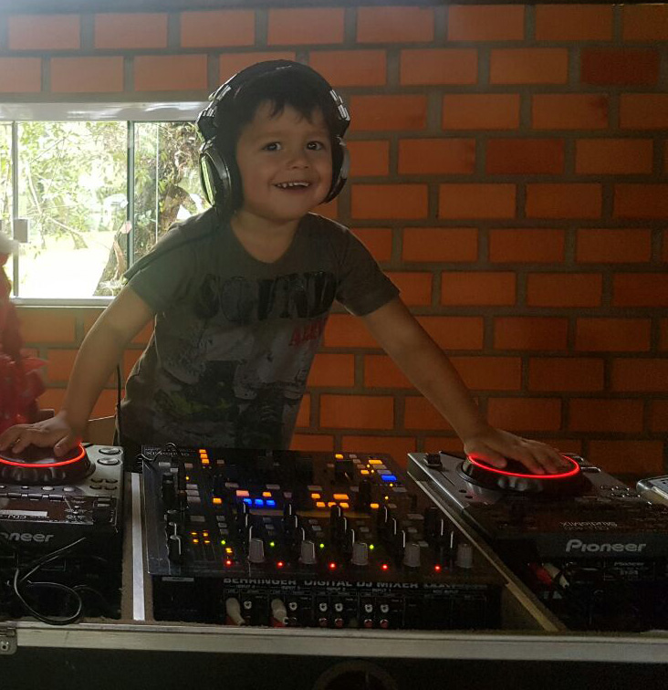 Victor Nunes: DJ Mais Novo do Brasil Revoluciona Mundo Musical com Primeiro Sucesso Autoral 1 IMG 1287