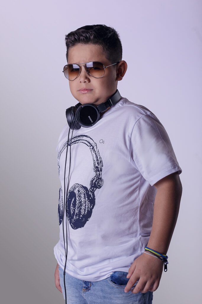 Victor Nunes: DJ Mais Novo do Brasil Revoluciona Mundo Musical com Primeiro Sucesso Autoral 3 IMG 1288