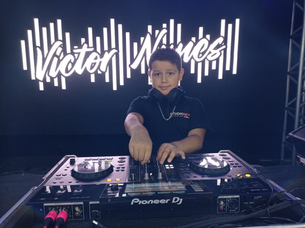 Victor Nunes: DJ Mais Novo do Brasil Revoluciona Mundo Musical com Primeiro Sucesso Autoral 2 IMG 1290
