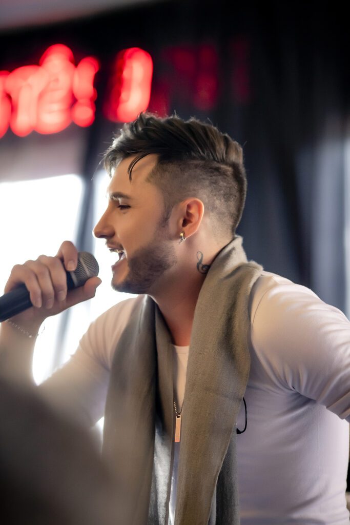 A Nova Era do Sertanejo: Um Show de Carisma e Emoção com Rick Fernandes 1 IMG 1486