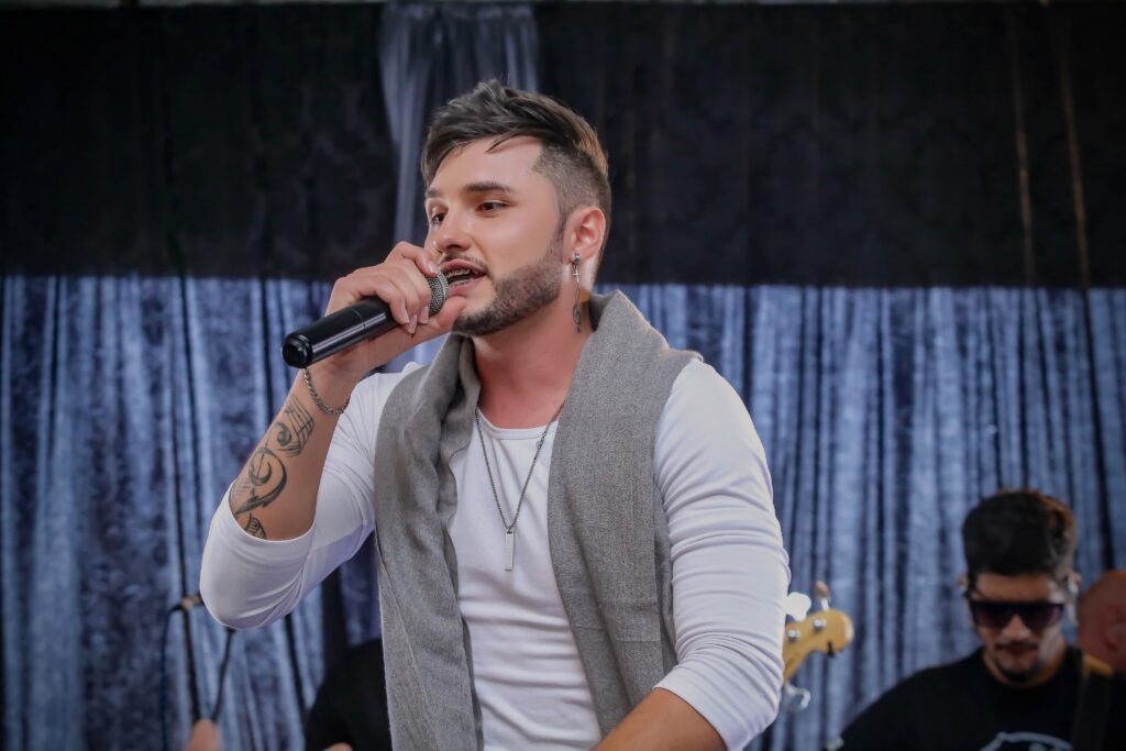 A Nova Era do Sertanejo: Um Show de Carisma e Emoção com Rick Fernandes 3 IMG 1487 1
