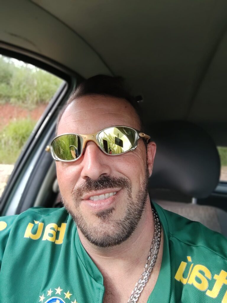 Robert Santos: Jornada Musical de um Artista Inspirado pela Família e Natureza 1 cabbc150 6c54 4322 9e51 e4e45b9f05f0