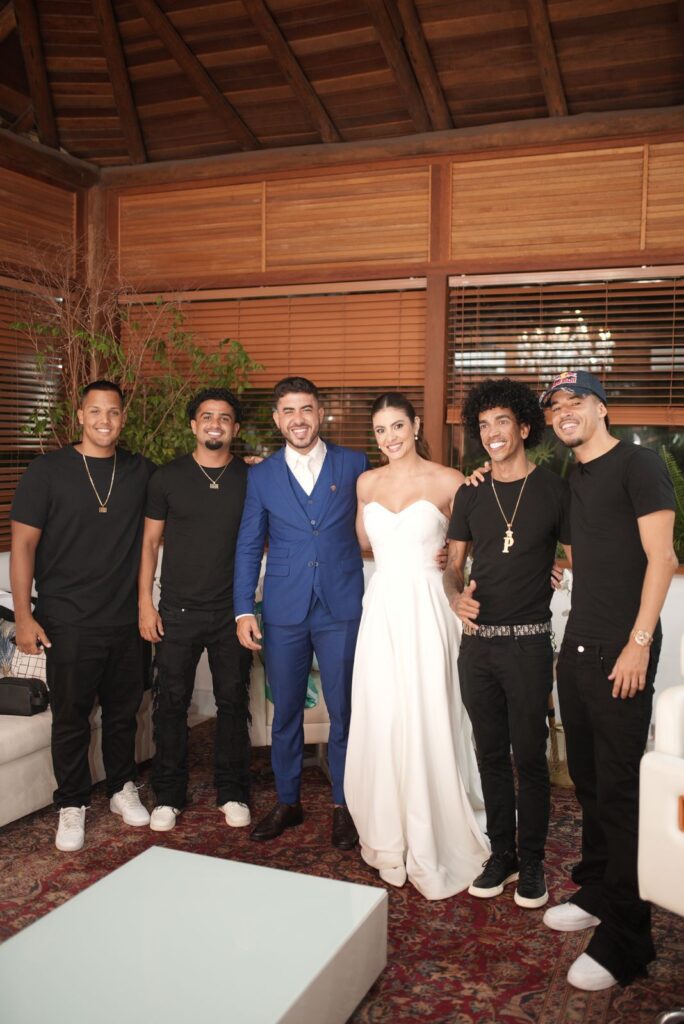 O Casamento dos Sonhos: Dr. Marcos Fernandes e Dra. Laura Trovão Celebram o Amor em Grande Estilo 1 deac892a f01d 4c27 a66d ffd57da8a5fc